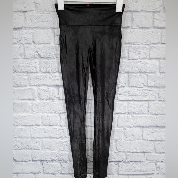 SPANX Pants - SPANX faux leather leggings